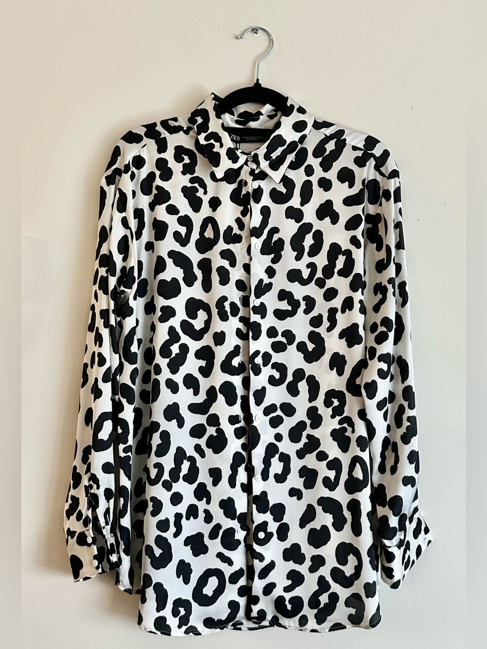 NWT Zara Size M Black and White Leopard-Spot Blouse